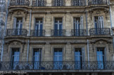 <center> Hôtel Chambon. </center> 29-31 cours Pierre Puget.  Chaque niveau reçoit un décor différent. Rampes en ferronnerie continue au premier étage, frontons triangulaires au premier, semi-circulaires au second. Ce type de décor est inspiré des immeubles haussmanniens et c'est la renaissance française qui sert de source décorative. Tous les immeubles construits entre les numéros 27 et 37 correspondent à un même programme. Ils ont tout la même hauteur, le même volume, les balcons filant au premier étage et les combles brisés. L'architecte du numéro 35 est Jules Richaud dont l'influence est indéniable ici, mais on ne connaît pas le nom de l'architecte.