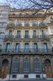 <center> Hôtel Chambon. </center> 29-31 cours Pierre Puget. Sa construction débute en 1864 pour le négociant et banquier Henri Audibert. Il le revend en 1868 à l'entrepreneur Jean-Elie Dussaud qui préfère le louer avant de l'habiter en 1885. Il établit ses bureaux au 29, son habitation étant au 31. Il présenta un projet de port au Prado avec tunnel sous la colline de la Garde et commandita l'ascenseur de Notre-Dame de la Garde en 1889. A sa mort en 1899, c'est l'armateur Jean-Marie Chambon, parent par alliance, qui en hérite et qui modifie le décor intérieur. L'élévation comprend cinq travées et six niveaux sur basses offices.