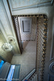 <center> Hôtel Chambon. </center> Cage d'escalier. Au premier, l'escalier d'honneur reçoit un éclairage zénithal grâce à une verrière.