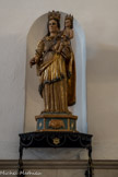 Chapelle Notre-Dame-de-Pitié <br> La statue de Notre-Dame reste celle qu'on porte en procession de nos jours pour les fêtes de la Nativité de la Vierge. De bois doré et peint, reposant sur un socle azuré, elle date du XVIIIe siècle. Il s'agit certainement de la Notre-Dame présente depuis le XVIe siècle dans la chapelle de l'Annonciade de l'église. Cette Vierge à l'Enfant couronnée de lis, emblème marial, a fait l'objet de citations sur des ex-voto. La tradition voulait qu'on la transporte la veille de la procession dans la chapelle Sainte-Anne (disparue) puis à nouveau dans l'église d'où elle 