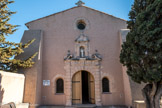Chapelle Notre-Dame-de-Pitié <br> La chapelle Notre-Dame de Pitié, monument le plus élevé de Marignane, domine le site du Mont Calvaire et le quartier du Devens. Elle offre un unique point de vue sur tout le territoire environnant et l'Etang de Berre. Ce sanctuaire compte parmi trois chapelles rurales dont il fut sans conteste la plus richement dotée depuis le XVIe siècle. Diversement nommée, Notre-Dame bénéficia sans discontinuer des attentions d'une confrérie fondée sous son titre, de la communauté, des frères minimes, d'un particulier, de la commune, de la paroisse, enfin de l'association des Amis de Marignane et de la Provence créée pour sa sauvegarde.<br> La chapelle actuelle a été édifiée à la suite d’un vœu émis dans des circonstances tragiques : en 1635, à la fin de l’été, après des pluies torrentielles et répétées, la Cadière déborda et inondant tout le territoire de Marignane. Dans le village, l’eau atteignit le 1er étage des maisons, faisant de nombreuses victimes, ce qui jeta la consternation et la misère dans le pays. Ce fut pendant ces terribles événements que le Clergé, les notables et l’ensemble de la population émirent le vœu mémorable que sitôt les eaux retirées, en reconnaissance, une chapelle serait construite au sommet de la colline, sur l’emplacement d’un édifice plus ancien et qui deviendrait le sanctuaire de la vénérable statue de la vierge se trouvant à l’église de Marignane. Ce vœu prévoyait également un ermitage attenant, destiné au gardiennage des lieux ; il stipulait en outre, par une promesse formelle, que chaque année, à la même époque, au soir du 7 septembre, veille de l’anniversaire de la nativité de la vierge, la statue serait descendue à l’église en procession solennelle, pour être remontée 15 jours plus tard, le 21 septembre, jour de la St Mathieu. A ce jour, cette manifestation a toujours lieu.