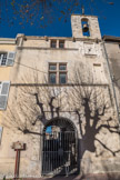 La maison commune dite beffroi marque l'entrée principale de l'ancien bourg fortifié de Marignane, et le lien avec son terroir. On l'appelait 