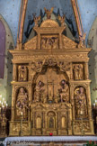 L’église Saint-Nicolas. <br> Le retable du maître de Marignane, polychrome de la Renaissance, doré avant Louis XV, a été offert par Louise de Savoie, en 1523 (donatrice représentée en Marie dans l’Annonciation) en marque d’autorité spirituelle sur la ville alors qu'elle en prenait la seigneurie au connétable de Bourbon comme il est évoqué dans le traité de Madrid de 1526. Il pourrait avoir été financé par Jacques de Beaune, baron de Semblançay. Il obéit à la régle de l'architecture antique, selon un arc de triomphe. Au centre, une Nativité, qui a été 