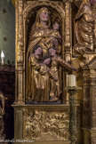L’église Saint-Nicolas. <br>Marie Jacobé serait née du second mariage de sainte Anne avec Cléophas, frère de Joseph. Elle aurait épousé Alphée et aurait donné naissance à quatre fils : Jacques le mineur, Joseph le juste, qui est le même que Barsabas, Simon et Jude. Les phylactères nommant Saint-Jacques le Majeur et Saint Jacques le Mineur sont inversés. Erreur de l’artiste ? Message de Cornélius Agrippa, le médecin de Louise de Savoie, en relation avec ses écrits sur la vie privée de Sainte-Anne ? En bas, Ste Catherine d'Alexandrie devant les docteurs.