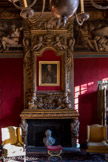Château des Cauvet <br> Cheminée polychromée et dorée.