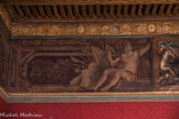 Château des Cauvet <br> Soldat antique et trophée d'armes.