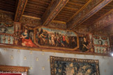 Château des Cauvet <br> Volumnie et Véturie venant convaincre Coriolan de ne pas marcher sur Rome. Le motif du cache-pot en faïence (à gauche et à droite) semble constituer la signature de Rodolphe Ziegler, auteur d'un décor où apparaît le même objet à Aix. Longtemps attribuées à Jean Daret, les peintures seraient plutôt dues à ce peintre d'origine suisse.