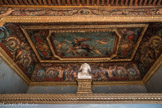 Château des Cauvet <br> Le décor de l'alcôve, archaïque, témoignerait d'une campagne liée au premier mariage de Jean-Baptiste II. Il célèbre l'union fertile sur un plafond à l'italienne : allégorie du printemps, médaillons à l'image des saisons (à gauche, l'été, à droite l'hiver).