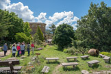 Valsaintes. <br> Le chœur de l'église abbatiale de Boulinette a été élevé sur les pans d’une ancienne caverne cultuelle consacrant la Déesse Mère.
Les romains ont été les premiers à transformer cette ancienne grotte en édifiant autour d'elle un castrum, qui avait pour but de protéger leurs voies de communication et les villas environnantes. 
Au XIIe siècle, des moines cisterciens  ont continué l'épopée humaine sur ce même promontoire en le consacrant à Notre-Dame, la Vierge Mère.
Notre-Dame de Valsaintes est issue de l'ordre de Cîteaux, de filiation de Morimond. Sa construction date de la fin du XIe siècle. Vers 1180, Bertrand Raimbaud le seigneur de Simiane, fit donation de la seigneurie de Boulinette à l'abbaye de Silvacane située dans les Bouches-du-Rhône. Douze moines cisterciens s'installèrent dans cette Vallée Sainte, Vallis Sancta, pour cultiver et entretenir les bois en parallèle de leur activité verrière. Au lieu-dit de l’Abbadie, dans le vallon de Saint Marc, ils aménageront en ferme l'ancien castrum médiéval ruiné
Ce lieu fut remanié à maintes reprises pour devenir abbaye vers 1660. La nouvelle église abbatiale fut consacrée en mai 1672 et les moines ont habité ces lieux jusqu'en 1790, date de la Révolution française.
Depuis la Révolution, les bâtiments ont été utilisés en ferme, écurie, bergerie, entraînant la dégradation de l'église abbatiale, et de l'ensemble de l'édifice. Le lieu a été racheté en 1996 et l'église totalement restaurée par l'association ATHRE.