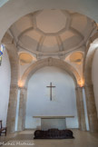 Valsaintes. <br>Le chœur date du XVIIe  siècle, avec en son centre, une coupole plate octogonale. L'autel et son parterre (tous deux entièrement restorés) sont en pierre marbrière de Banon (beige et bleue).