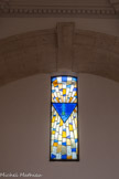 Valsaintes. <br> Les vitraux sont modernes. La Mère. Symbole du féminin. Sagesse et Intelligence
