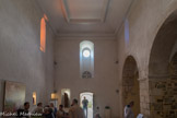 Valsaintes. <br> Chaque année, durant la période du solstice d'Hiver, jours les plus courts et nuits les plus longues de l'année, à 14 heures 32 précises, le soleil aligné dans l’axe de l'église, vient merveilleusement illuminer l’autel.
Ce phénomène, que les hommes de la préhistoire observaient déjà à leur époque dans la grotte de Boulinette, incarnait l'Union Sacrée entre le Père Solaire, le Ciel, et la Déesse Mère, la Terre. Les rayons fécondants du Soleil renaissant, pénétraient annuellement dans la grotte matrice pour que la nature régénérée puisse réapparaître au printemps suivant.
La naissance de l'enfant Jésus, au soir du 24 décembre à minuit, découle de cette mythologie solaire issue de la nuit des temps. Le vitrail rerprésente la colombe.
Elle incarne l’Esprit Saint, la Paix, la Pureté, la Confiance et l’Espérance.