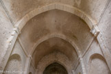 Saint-Trinit.<br>  La voûte actuelle a été entièrement reconstruite en berceau brisé et un peu plus haute que la couverture primitive, en 1652. La plus grande partie du mur méridional fut également remontée lors de ces travaux. Un arc triomphal légèrement brisé sépare la nef de la travée de chœur.