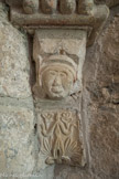 Notre-Dame-de-l’Ortiguière <br> Les deux autres bas-reliefs sont consacrés à la féminité. Le premier met en scène « une fugace figure féminine, aux gestes amples et gracieux, naissant d’un végétal qui pourrait être l'arbre de vie »