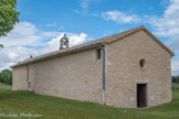 Notre-Dame-de-l’Ortiguière <br> Cette Église romane est située près du village de Revest-du-Bion, en plein Plateau d’Albion. En 1272, en dehors de l'église paroissiale, dédiée à saint Clair, dépendant de Cluny par l'intermédiaire de Ganagobie, la seule chapelle signalée était Notre-Dame de l'Ortiguière, mentionnée sous le vocable  Notre-Dame-de-la forêt-d'Albion. Le plateau était alors entièrement boisé et ne fut défriché que par les moines bénédictins de Villeneuve-lès-Avignon pour favoriser le pastoralisme. L'église fut détruite en 1392 par les bandes armées de Raymond de Turenne qui ne laissèrent rien subsister de la chapelle primitive. Elle ne fut reconstruite qu'en 1665. La tradition veut que ce fut à la suite de la découverte dans les orties qui envahissaient ses ruines, d'une statue de Vierge noire rayonnante de lumière. C'est de là que viendrait le nom de l'Ortiguière. Sous la Révolution, la Commission populaire d'Orange ordonna sa démolition, elle ne fut que partielle. Ce qui permit de la restaurer après le Concordat. La statue de la Vierge noire disparut au XIXe siècle, très certainement volée.