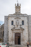 Eglise Saint Andéol. <br> Cette église fut dédiée à St Andéol. Du premier âge roman, elle est datée de la fin du XIème siècle. Elle comporte une abside à l’Ouest, dont on aperçoit l'amorce de part et d'autre de la tribune d'orgue, type exceptionnel en France. La façade occidentale du XVIIIe siècle a remplacé cette contre-abside.