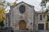 Bourg-Saint-Andéol. <br> Eglise St Polycarpe. 
St Polycarpe, évêque de Smyrne et successeur de St Jean, aurait envoyé St Andéol en Gaule pour l’évangéliser.
La légende indique qu’après son martyr en 208, le corps de St Andéol échoua à peu de distance de l’église actuelle. Sa dépouille aurait été recueillie et enterrée par une Romaine convertie à la religion chrétienne. Cette église romane du XIIème fut église paroissiale (Bourg Saint-Andéol en comptait trois) jusqu’au XVIIIème siècle. Elle est originale par son organisation : elle possède un chœur surélevé sur