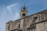 Eglise Saint Andéol. <br> Les façades latérales, très restaurées au xixe siècle, sont contrebutées par des arcs-boutants construits au XVIIe siècle pour consolider l'édifice gravement endommagé au cours des guerres de Religion.