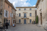 Richerenches. <br> La Maison des notaires est un bâtiment du XVIIIe siècle, situé au centre de la commune de Richerenches, dans l'enclave des papes, jouxtant la commanderie templière du XIIe siècle.