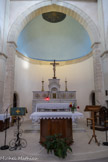 Richerenches. <br> Eglise Saint Denis. Le chœur : maître Autel en marbre, offert par M. Eugène Martin en 1900