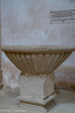 Richerenches. <br> Eglise Saint Denis. Baptistère du XVIIe siècle où a été baptisé Marguerite – Thérèse Charransol, devenue sœur Marie de Jésus, elle fait partie des 32 Bienheureuses martyres d’Orange.