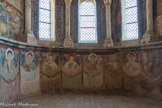 Chapelle des Moines. Berzé. <br> Dans le soubassement de l’abside, neuf bustes de saints et de martyrs occupent l’espace sous les baies. Ces saints orientaux et occidentaux peu connus mais dont des reliques étaient conservées dans le trésor de l’abbaye de Cluny et qui étaient inscrits à son calendrier liturgique. Les spécialistes s’interrogent sur la raison de la présence de ces saints orientaux et plusieurs hypothèses sont proposées. On pourrait y voir le goût de Hugues de Semur pour Byzance, la représentation du transfert apostolique de l’Orient vers l’Occident ou encore une illustration des troubles entre Orient et Occident, et plus précisément de la première croisade (1096-1099).