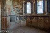 Chapelle des Moines. Berzé. <br> Si les saints du soubassement illustrent en quelque sorte le pèlerinage de l’église militante, depuis le Moyen Orient jusqu’en Occident, la présence majoritaire de saints militaires sous-entend également les luttes contre l’Islam (croisades, reconquête espagnole). Saint Blaise et saint Vincent bénéficiaient d’un culte régional important, mais leur mise en valeur particulière dans notre abside fournit peut-être une autre clé de lecture. Saint Blaise a été martyrisé à Sébaste (ville de Cappadoce) et Vincent à Saragosse, deux lieux qui ont vu d’importantes batailles entre chrétiens et musulmans au xie siècle. En effet, Étienne de Blois conquit la Cappadoce en 1098 et Odon Ier de Bourgogne conduisit une expédition à Saragosse en 1087.