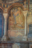 Chapelle des Moines. Berzé. <br> Martyre de saint Vincent de Saragosse, torturé sur une maie de pressoir ou saint Vincent de Saragosse, couché sur son gril, en dessous du gouverneur Dacien et des deux bourreaux, qui sont d’une taille imposante, comme pour illustrer l’importance des ennemis à combattre.