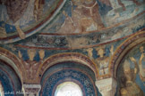 Chapelle des Moines. Berzé. <br>  Dans les écoinçons, au pied du Christ, on voit six bustes de Vierges sages ou saintes.
