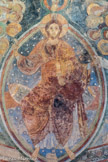 Chapelle des Moines. Berzé. <br> Au centre du cul-de-four de l’abside trône le Christ en Majesté bénissant, représenté dans une mandorle. Au-dessus de son nimbe se trouve la main de Dieu dans un cercle.