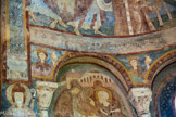 Chapelle des Moines. Berzé. <br>  Dans les écoinçons, au pied du Christ, on voit six bustes de Vierges sages ou saintes.