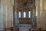 Chapelle des Moines. Berzé. <br> Le décor se lit sur trois registres : le cul-de-four, le niveau des baies et les fausses arcatures en partie basse. Le peintre a réussi à répartir plus de quarante personnages dans cet espace restreint.