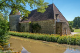 Le château de Cormatin. <br> on fils Jacques est reçu à la Cour de France. Dès 1610, il est un des familiers de la reine-régente Marie de Médicis.
En 1617, à 35 ans, il épouse Claude (13ans), fille de Raymond Phélypeaux, Trésorier de l’Epargne, Secrétaire d’Etat, un des hommes les plus influents du moment.
En 1618, Jacques du Blé reçoit un des premiers titres de marquis créés par le jeune Louis XIII. Il est chargé en 1628 de délivrer le marquisat du Montferrat en Italie. Faute d’argent, de vivres et de munitions, ses troupes sont « défaites comme la neige qui serait touchée du feu » (Richelieu).
Humilié, il cherche à retrouver son honneur par une action d’éclat. Pendant le siège de Privas, le jour de l'arrivée du roi, il lance une attaque téméraire pendant laquelle il est tué (14 mai 1629). Ses soldats vengent sa mort par un massacre lors de la prise de la ville.