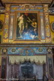 Le château de Cormatin. <br> La chambre de la marquise. La cheminée, par son ampleur, évoque les rétables des églises baroques. Elle est ornée d’un tableau «Vénus commandant à Vulcain des armes pour Enée» peint avant 1626 par Quentin Varin, peintre attitré de la reine Marie de Médicis et apporté à Cormatin en avril 1627.