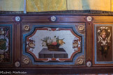 Le château de Cormatin. <br> La chambre de la marquise. Détail des boiseries de la chambre.