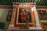 Le château de Cormatin. <br> La chambre du marquis. Au-dessus de la cheminée, portait de Louis XIV.