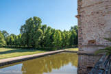 Le château de Cormatin. <br> A droite, le Quinconce, avec derrière le Théâtre de Verdure.