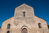 L'église Saint-Martin de Chapaize. <br> Sa partie haute est décorée de onze bandes lombardes suivant la pente du pignon.