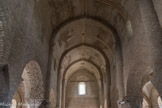 L'église Saint-Martin de Chapaize. <br>  On trouve un modeste décor peint dans la nef. Les fresques florales entourant la baie à colonnettes de la façade portent l’inscription 1343. Les motifs de décoration de la voûte et les croix de consécration à motifs ornementaux sont du 16e siècle.