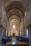 L'église Saint-Martin de Chapaize. <br> Les piliers supportent les grandes arcades en plein cintre du transept ainsi que des demi-colonnes qui soutiennent les arcs de la voûte de la nef.