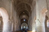 L'église Saint-Martin de Chapaize. <br>  Les lourdes arcades et les murs d’un bel appareil dégagé sont supportés par d'énormes piliers ronds aux impostes en forme de triangles renversés qu’on ne retrouve qu’au scriptorium de l'abbaye Saint-Bénigne de Dijon.