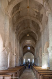 L'église Saint-Martin de Chapaize. <br>La nef, construite en petit appareil autour de 1030, se compose de cinq travées élevées sur deux étages et flanquées de bas-côtés.