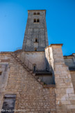 L'église Saint-Martin de Chapaize. <br>  Face Sud. L’escalier menant au clocher, côté sud, date de 1751. On voit des bandes lombardes.