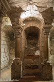 Saint-Philibert de Tournus. La crypte<br> Au milieu de la crypte se trouve une salle centrale à trois nefs voûtées de même hauteur, portées par deux files de cinq colonnes et les murs de pourtour.