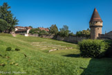 Cluny. <br> La tour Fabry, construite vers le milieu du 14e siècle dans le style gothique avec mâchicoulis.
