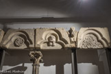 Cluny. <br> Linteau  orné d’un arc trilobé et décoré d’une fleur
Linteau  orné d’un arc trilobé et décoré d’un monstre anthropophage.
Linteau  orné d’un arc trilobé et décoré d’un figuier.