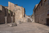 Cluny. <br> Un mythe fondateur.
Gunzo, moine âgé et grabataire aurait, en songe, rencontré les saints Pierre, Paul et Etienne, plaçant les pierres d’une église. Ils lui auraient demandé de convaincre son abbé, Hugues, de la nécessité de construire une nouvelle église plus vaste pour les moines de plus en plus nombreux, car celle en place était trop petite. A son réveil, Gunzo se leva pour rendre compte de sa vision à la réunion du chapitre.
1088 L’abbé Hugues de Semur lance la construction de la troisième abbatiale, dite Cluny III, qui restera la plus vaste d'Occident jusqu’au XVIe siècle d'où son nom « la plus grande église », caractérisée par une nef de 30 mètres de hauteur et 187 de longueur, une avant nef et un chœur à chapelles rayonnantes.
La puissance économique et spirituelle de Cluny rayonne en Europe.
L'abbaye atteint son apogée et compte de nombreux établissements.
Deux moines de l’Eglise  clunisienne accèdent au trône de saint Pierre : Urbain II et Pascal II. 1095 Le pape Urbain II consacre l'autel de la Maior ecclesia.