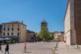 Cluny. <br> La tour des Fromages. La tour remonte en partie au début du 11e siècle et faisait déjà partie de l’enceinte de l’abbaye de Cluny II. Les petites baies des étages inférieurs remontent à cette époque. Les parties hautes datent des 12e et 13e siècles et donnent une belle vue sur l’abbaye.