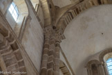 Cluny. <br> Le grand transept de la Maior Ecclesia. Il y a un nombre de plus que 70 chapiteaux sculptés dans le croisillon, le plus souvent de feuillages ou de palmettes, et plus rarement d’animaux.