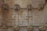 Cluny. <br> Chapelle de Jean de Bourbon. Les statues de saints ont disparu, ils ne subsistent que les dais à pinacles et les supports représentant des têtes de prophètes de l'ancien testament.